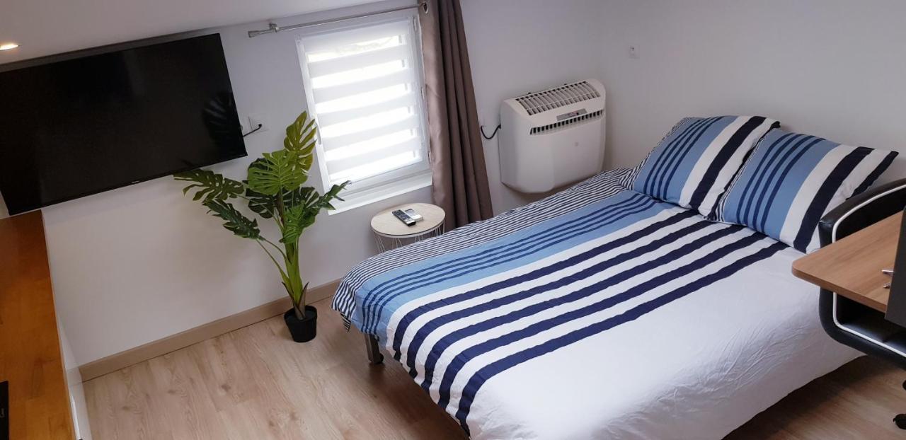 Escapade Niortaise - Studios Climatises Hyper-Centre De نيورْ المظهر الخارجي الصورة